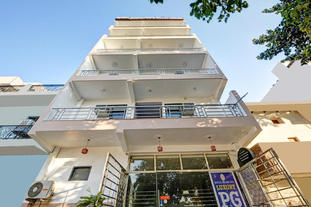 Balkón nebo terasa v ubytování Royal Spark Inn1 - Medicity Gurugram, Near Medanta Hospital