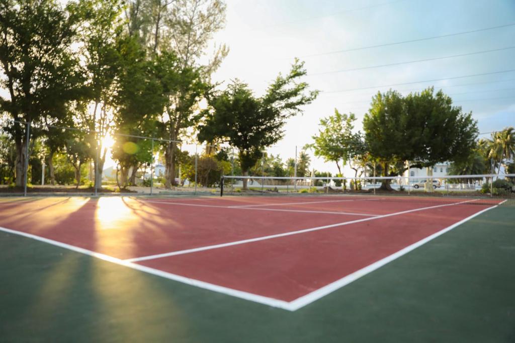 Tenis a/nebo squash v ubytování Topsider Resort nebo okolí