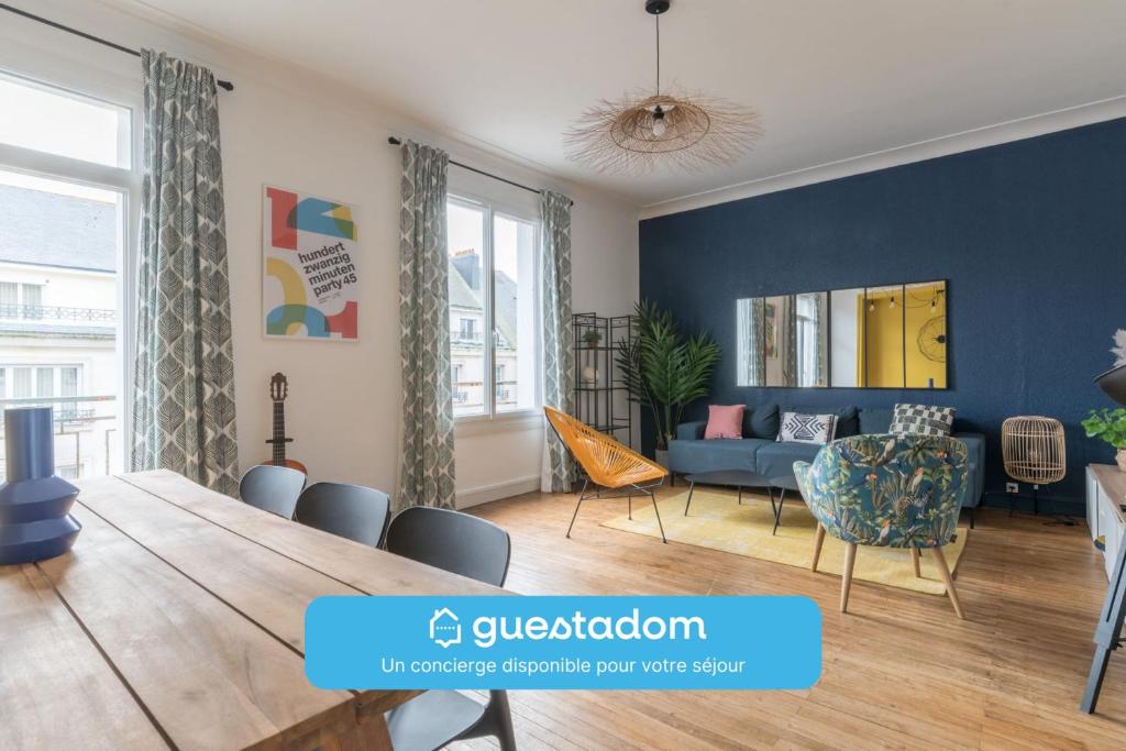 an open living room with a blue wall at BLEU TOUCAN - 700m plage - Parking in Saint-Nazaire