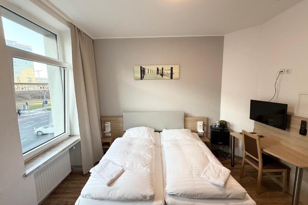 Central Hotel Duisburg - Standard Double Or Twin Room