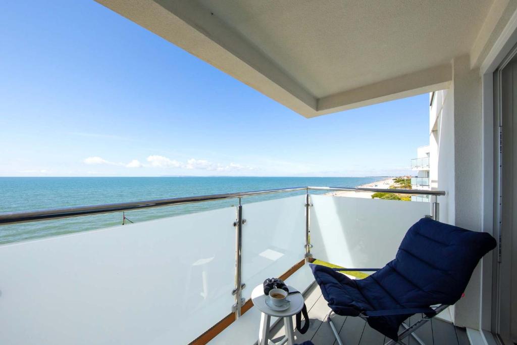 Curated visual reference: Visual Reference: High End Beachfront Getaway Sea View King Bed East Wittering