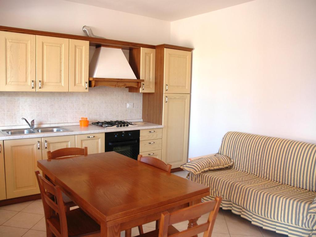 A kitchen or kitchenette at Baia Fiorita