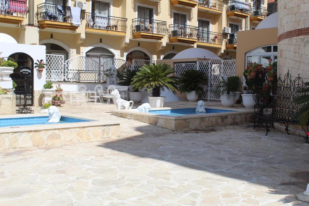 Bazén v ubytování Hotel Sinatra - All Inclusive nebo v jeho okolí