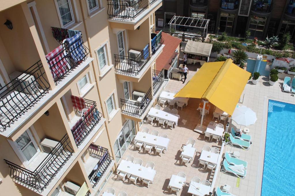 Bazén v ubytování Hotel Sinatra - All Inclusive nebo v jeho okolí