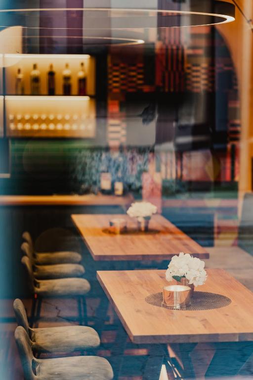 Reštaurácia alebo iné gastronomické zariadenie v ubytovaní Hotel Sporer