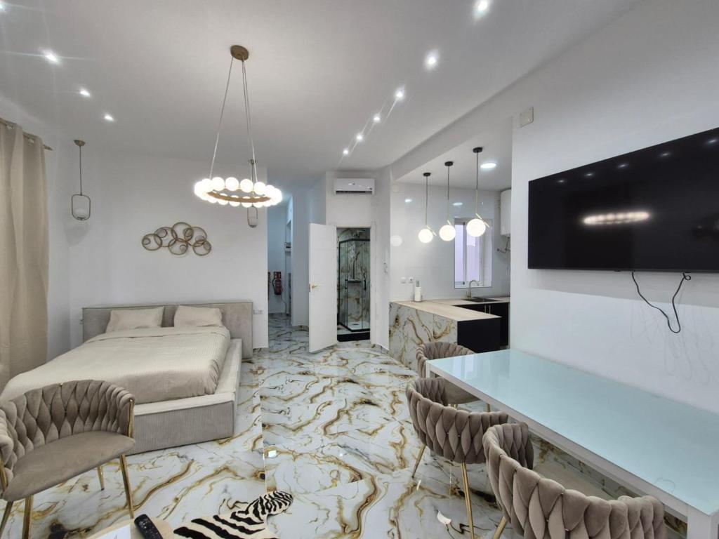 Televízia a/alebo spoločenská miestnosť v ubytovaní Downtown Apartments