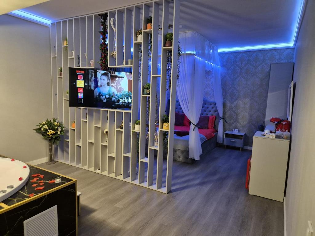 Televízia a/alebo spoločenská miestnosť v ubytovaní AFI Discret Jacuzzi