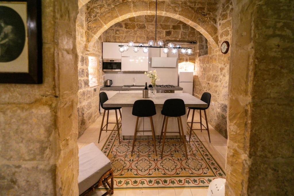 Kuchyň nebo kuchyňský kout v ubytování Bell & Beam - A Timeless Gozitan Stay in Victoria