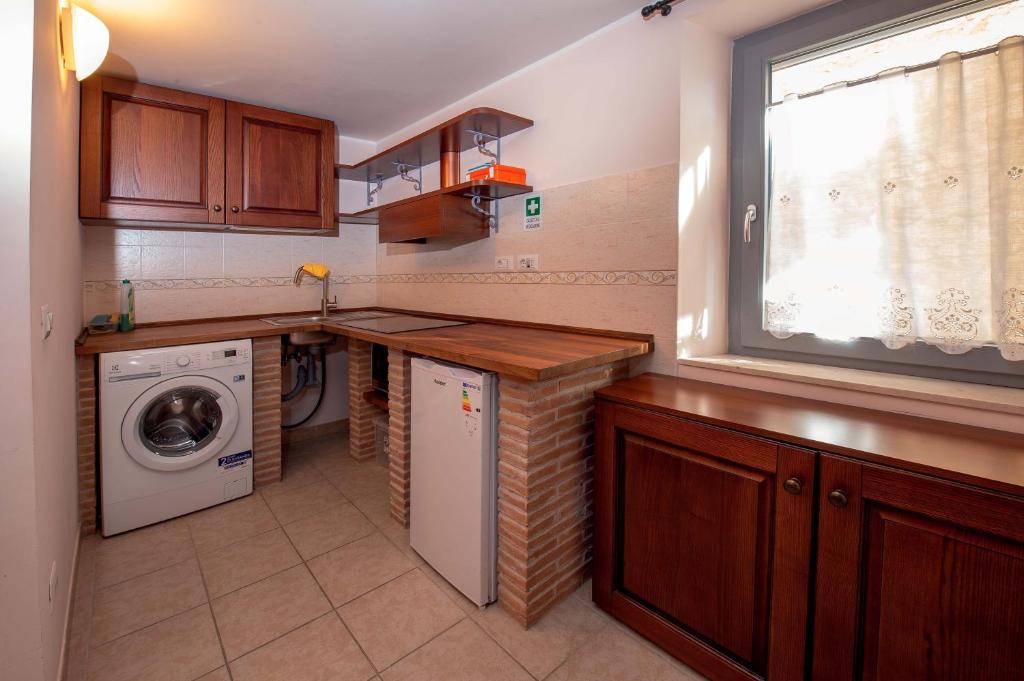 Kuchyň nebo kuchyňský kout v ubytování Apartment Nonna Delia