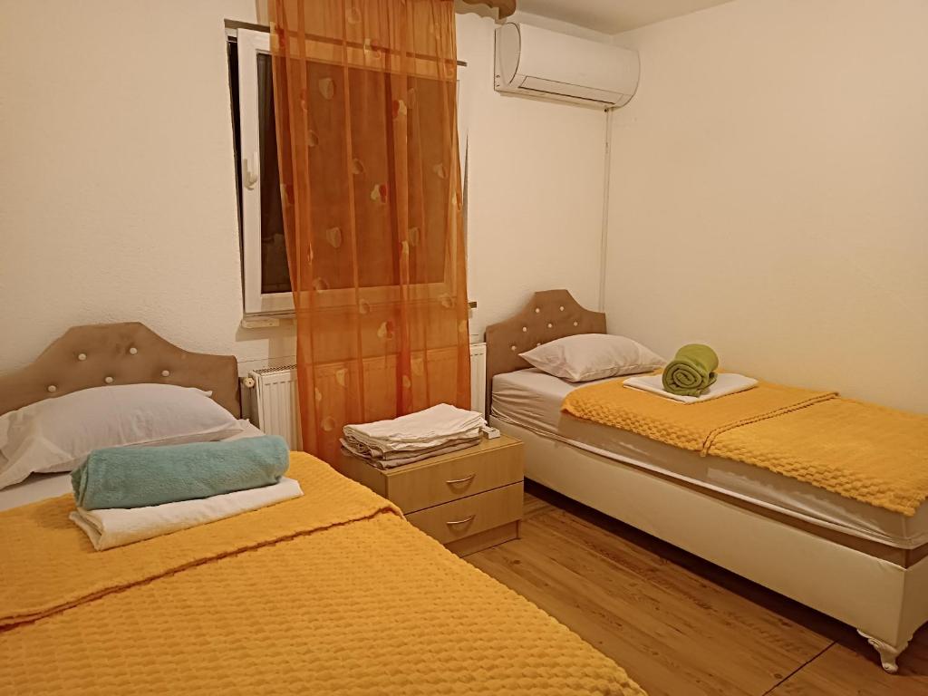 Ένα ή περισσότερα κρεβάτια σε δωμάτιο στο Apartman Adna-Darija