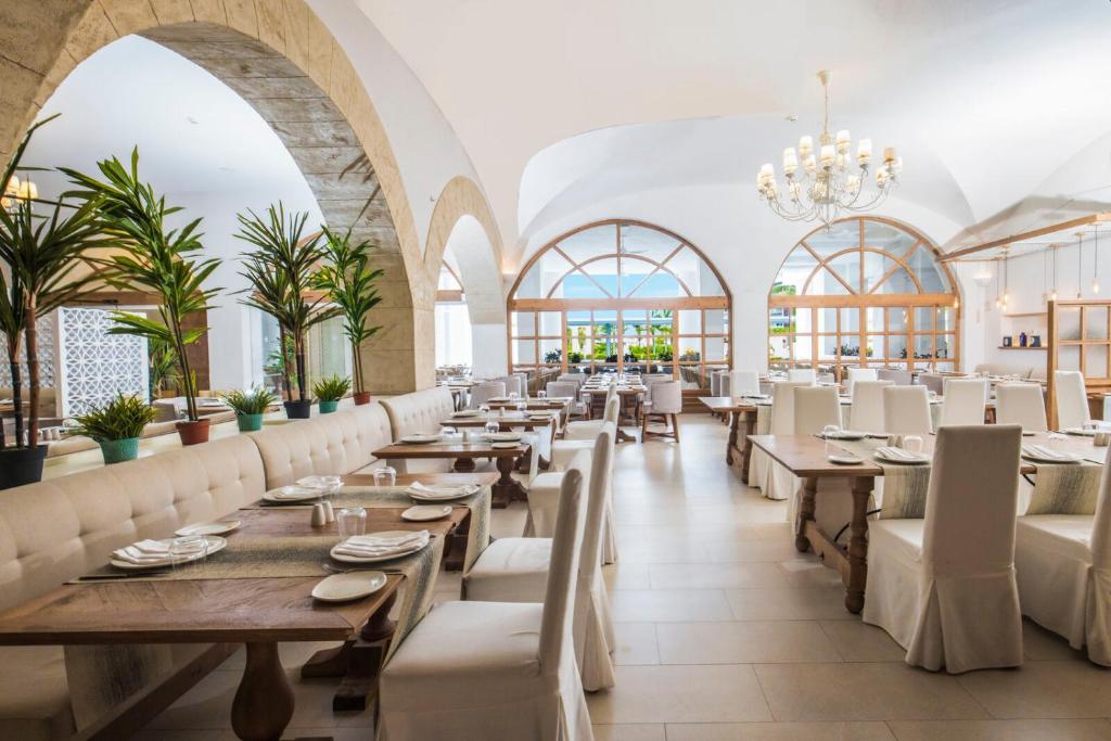 Majestic Elegance Costa Mujeres - All Inclusive photo
