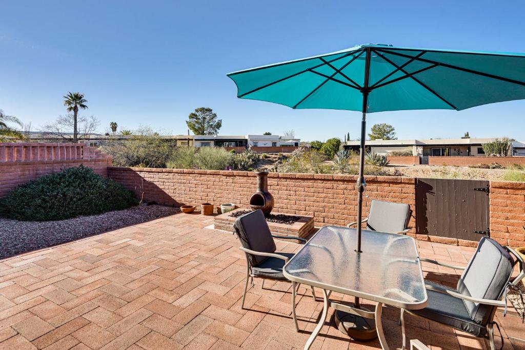 Μπαλκόνι ή βεράντα στο Tranquil Green Valley Home with Screened Porch