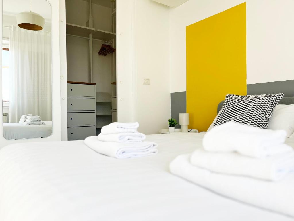 Letto o letti in una camera di Yellow Sweet Home