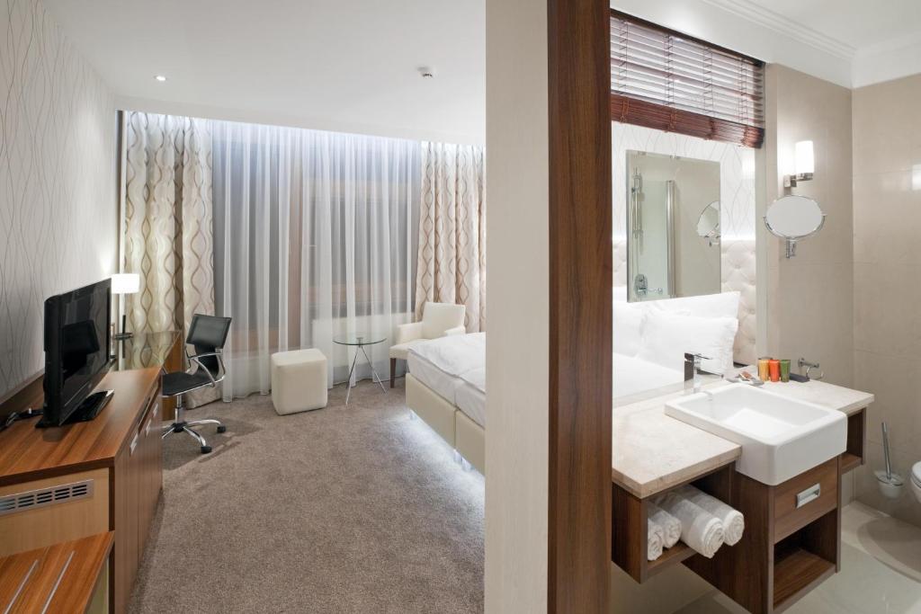 Pytloun City Boutique Self Check-in Hotel - Resim 23