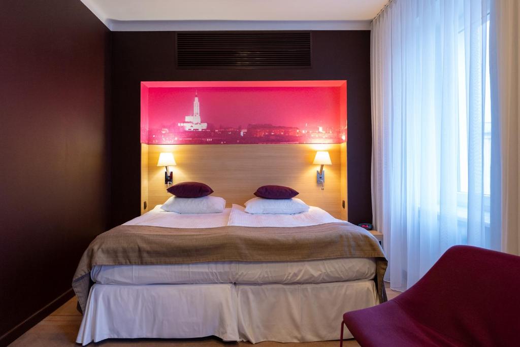 
Comfort room with queen bed with access to the wellness and fitness area
