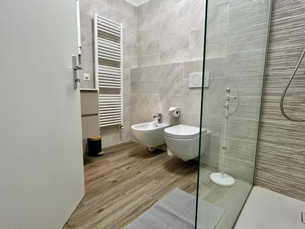 Spacious & Stylish Apartment - Partial Lake View - Resim 3