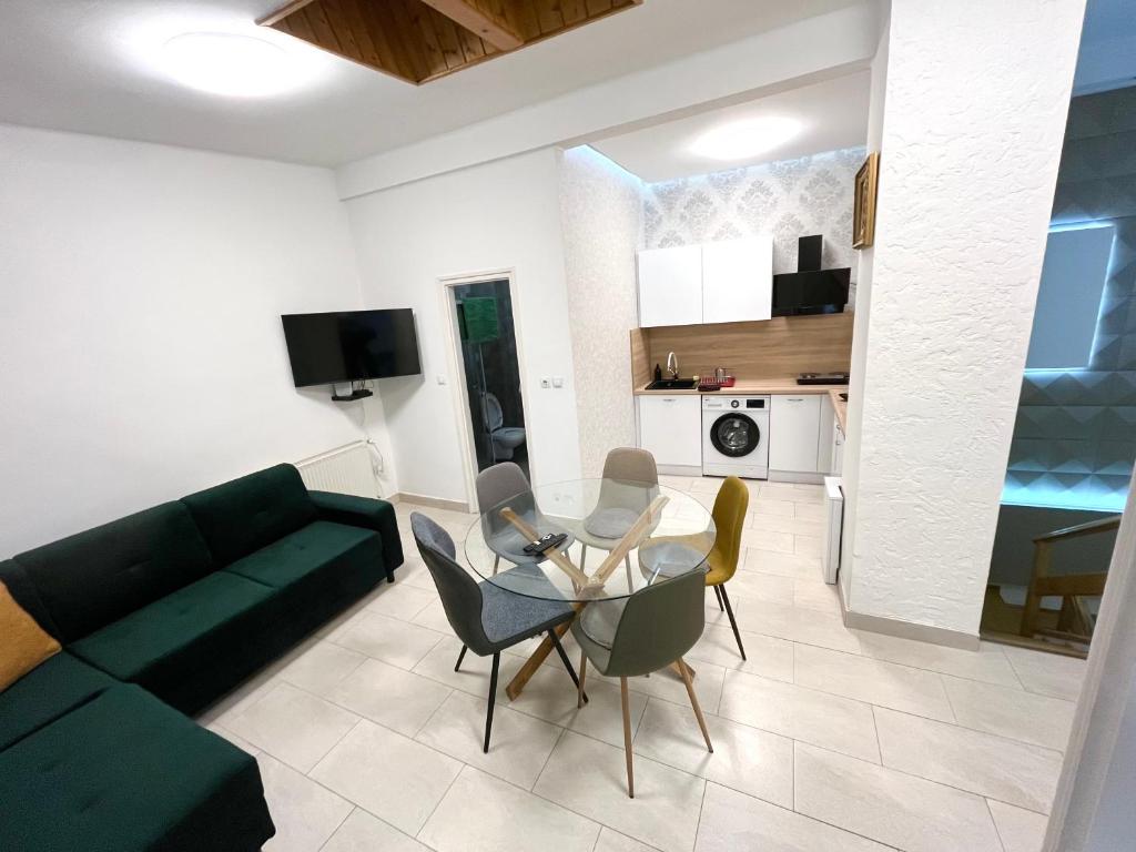 O bucătărie sau chicinetă la Sela 2 Apartman