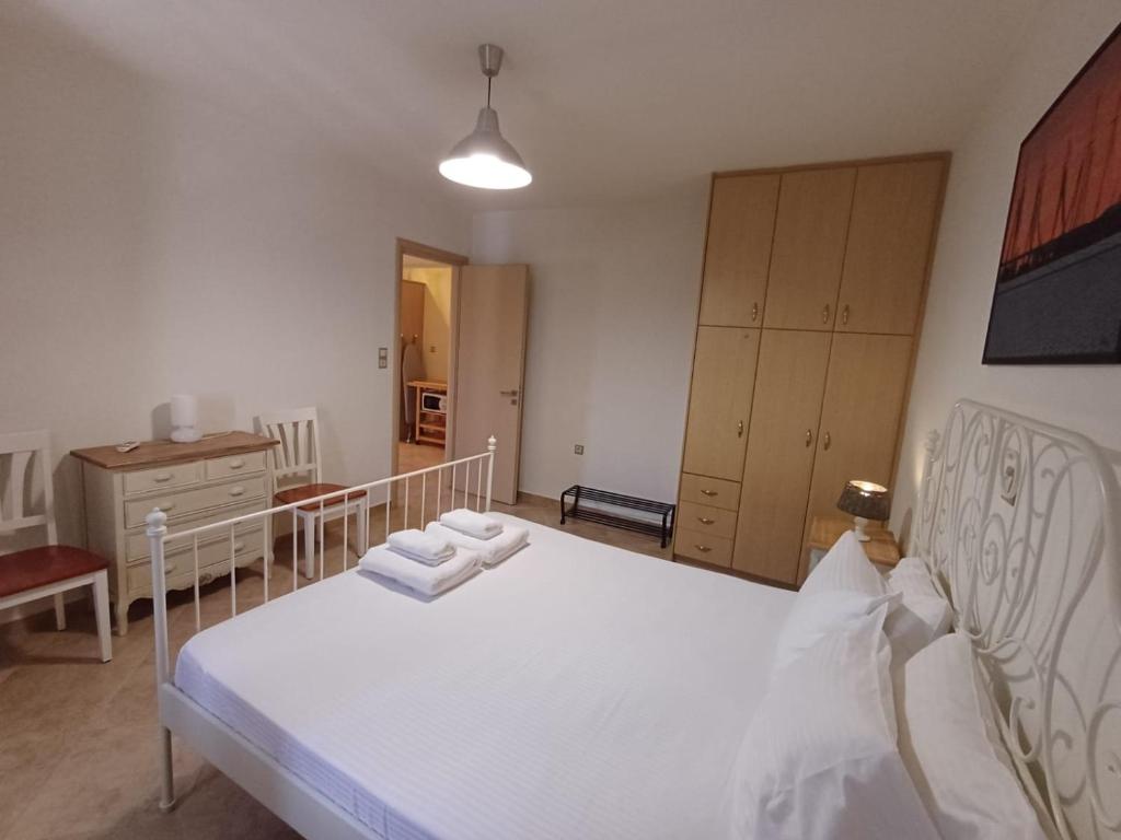 A bed or beds in a room at Ktima Pyroessa Apartments - Blue Apartment