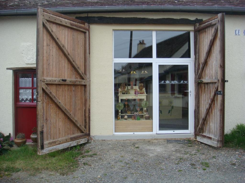a pair of doors on the side of a store at Chambre d&#39;hôtes La Guéjaillière in Beaumont-Pied-de-Boeuf