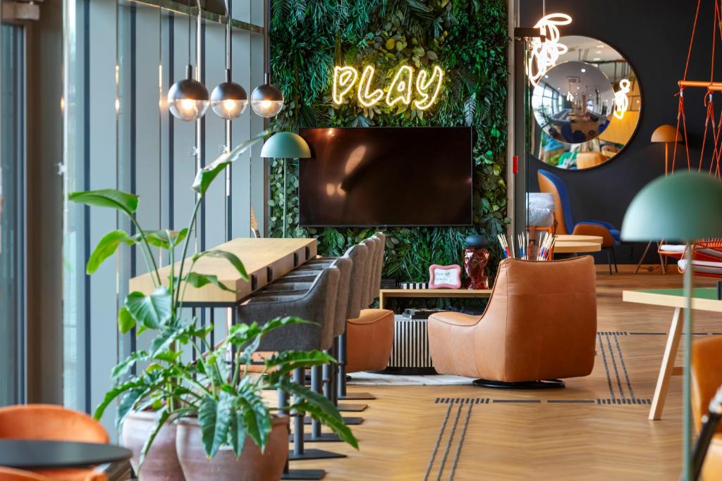 LOGINN Hotel Köln Airport - Resim 6