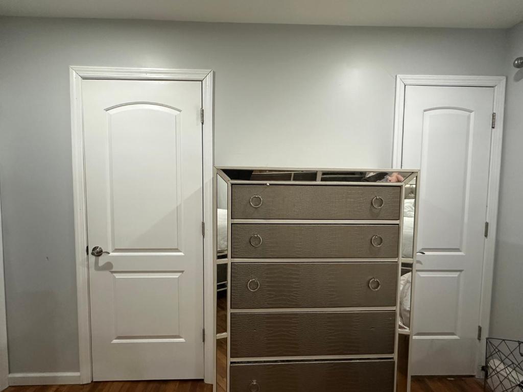 Φωτογραφία από το άλμπουμ του JFK Rosedale 2bd Apt σε Rosedale