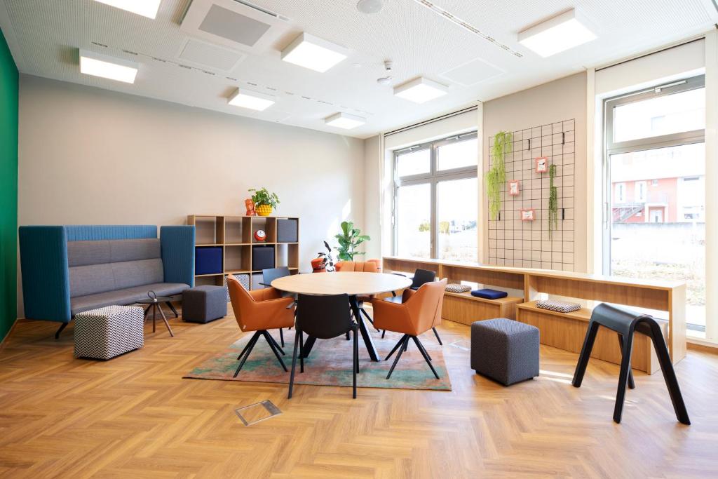 LOGINN Hotel Köln Airport - Resim 24