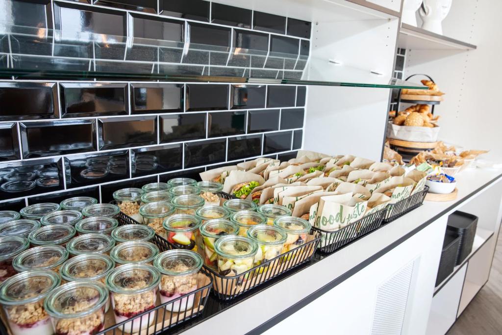 LOGINN Hotel Köln Airport - Resim 17