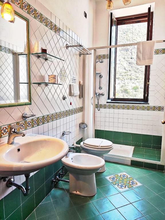 Koupelna v ubytování Hotel Principe di Rinella