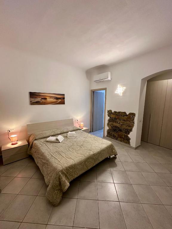 Łóżko lub łóżka w pokoju w obiekcie Revel Apartments Central Station To Cinque Terre