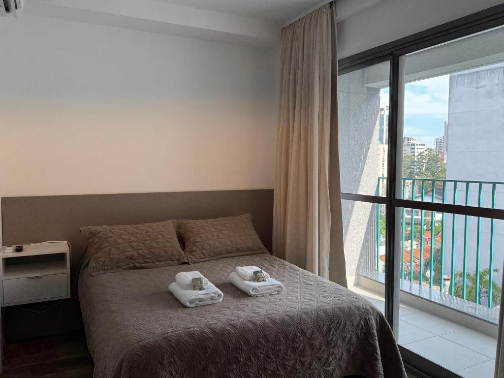 Ένα ή περισσότερα κρεβάτια σε δωμάτιο στο Studio em São Paulo