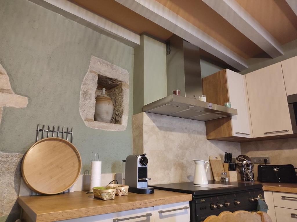 Kuchyň nebo kuchyňský kout v ubytování Gite, chambre d hôte L échoppe est belle