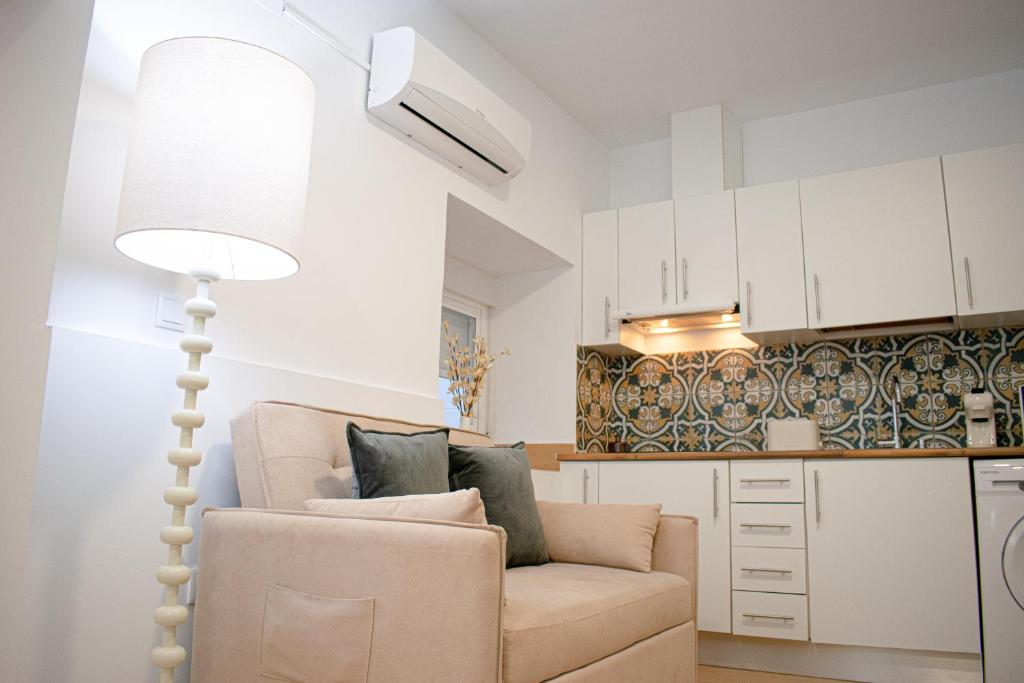 a living room with a chair and a lamp at Apartamento Turístico Diocles in Merida