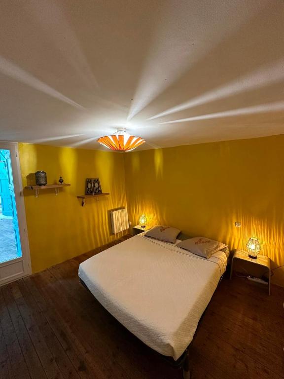 Postel nebo postele na pokoji v ubytování HACIENDA SHAKTIPAT