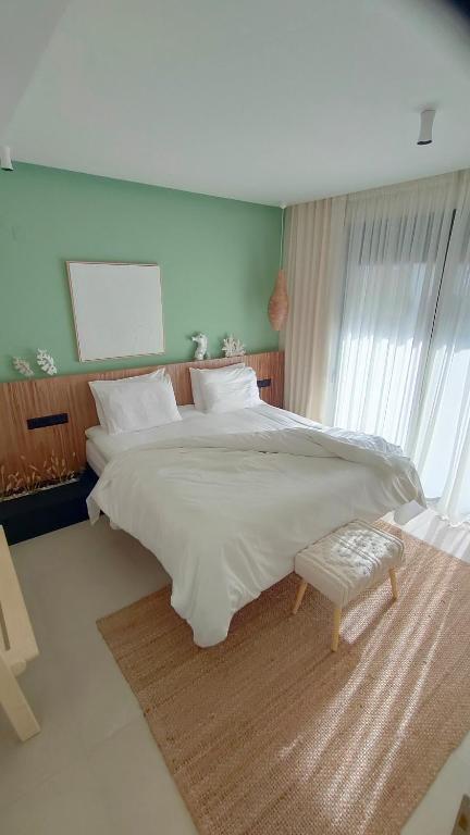 Postel nebo postele na pokoji v ubytování Contessa Suites