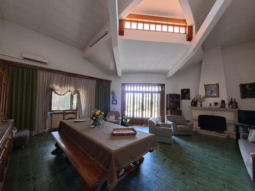 a large living room with a table and a couch at B&B Villa Damiano in Copertino