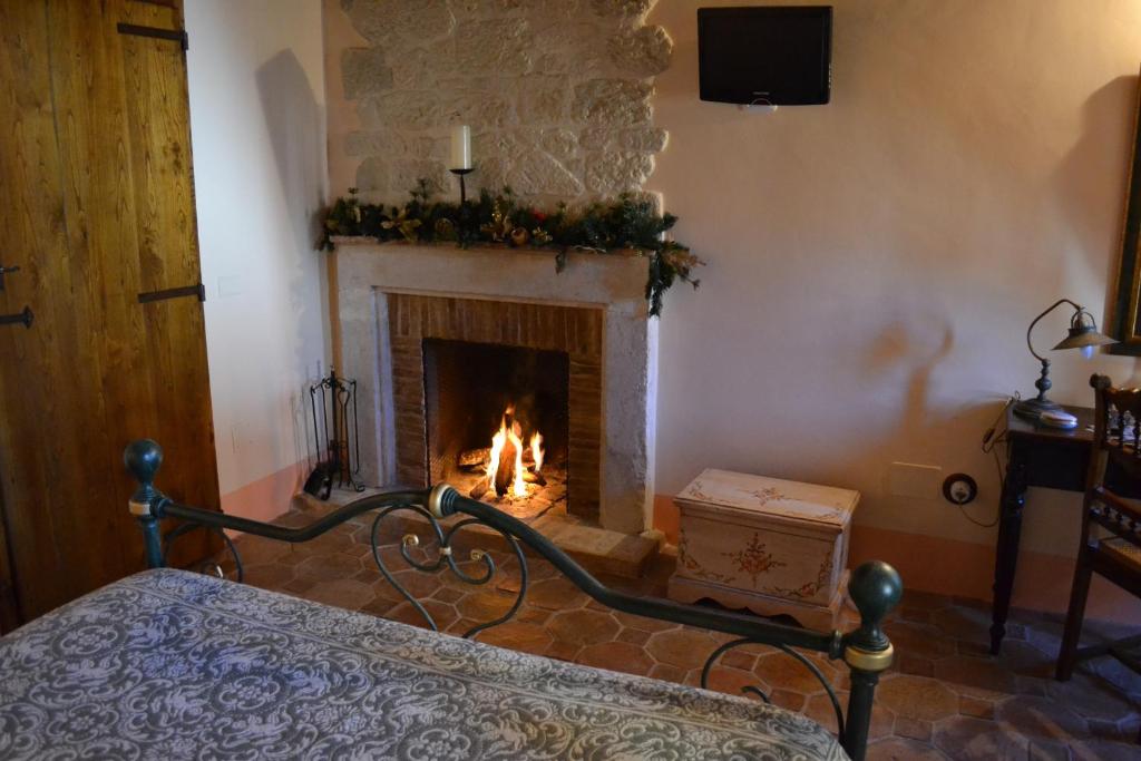 TV a/nebo společenská místnost v ubytování B&B Palazzo La Loggia