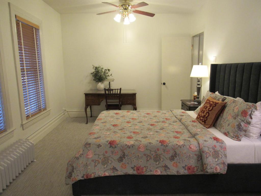 The Riter Mansion - Queen Room