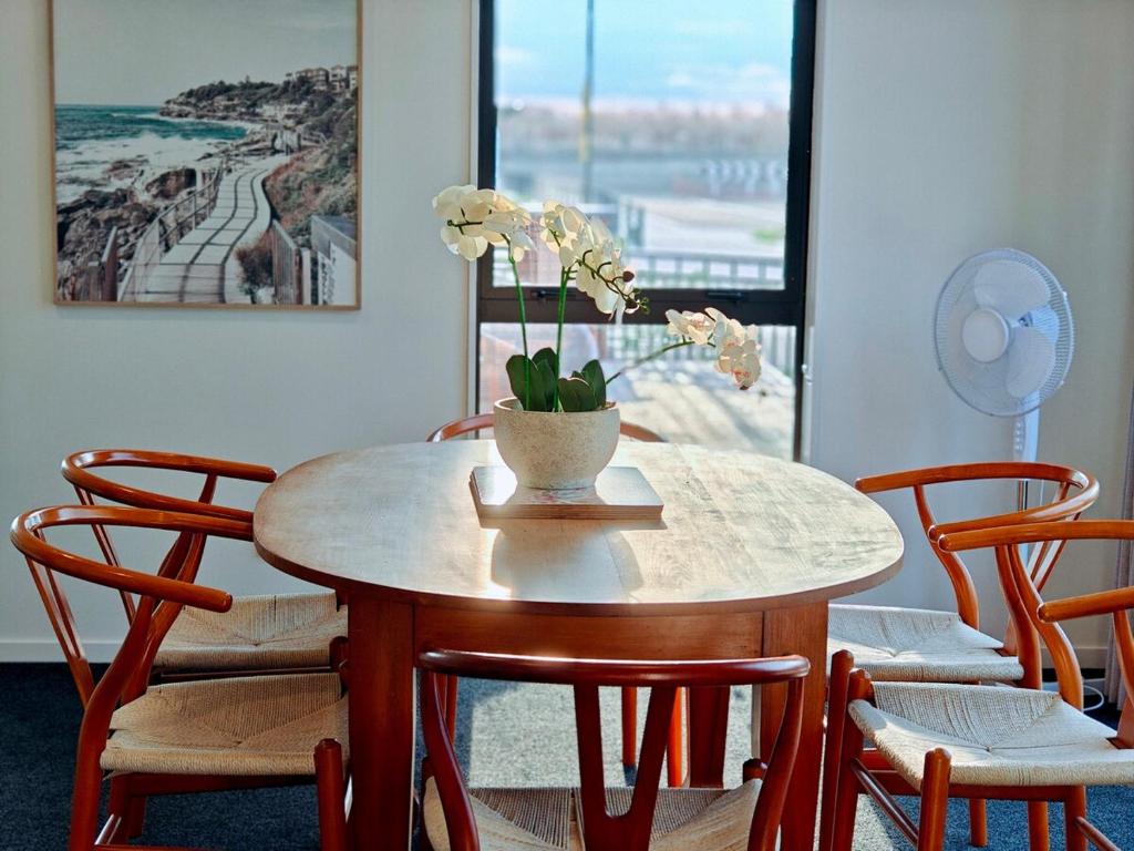 Spacious Getaway in Cambridge - 4 Bedrooms House with 3 bathrooms - Resim 23