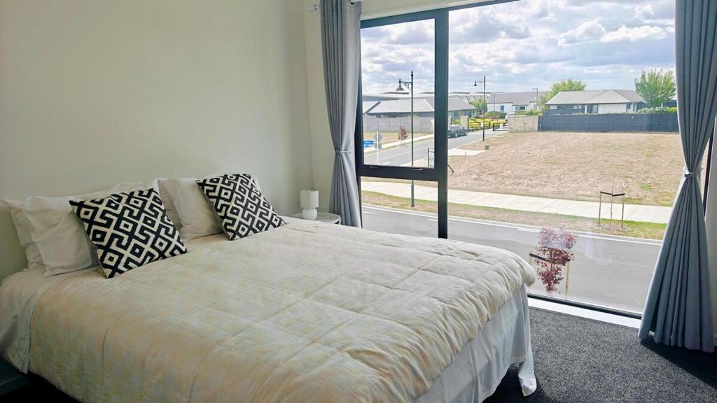 Spacious Getaway in Cambridge - 4 Bedrooms House with 3 bathrooms - Resim 2