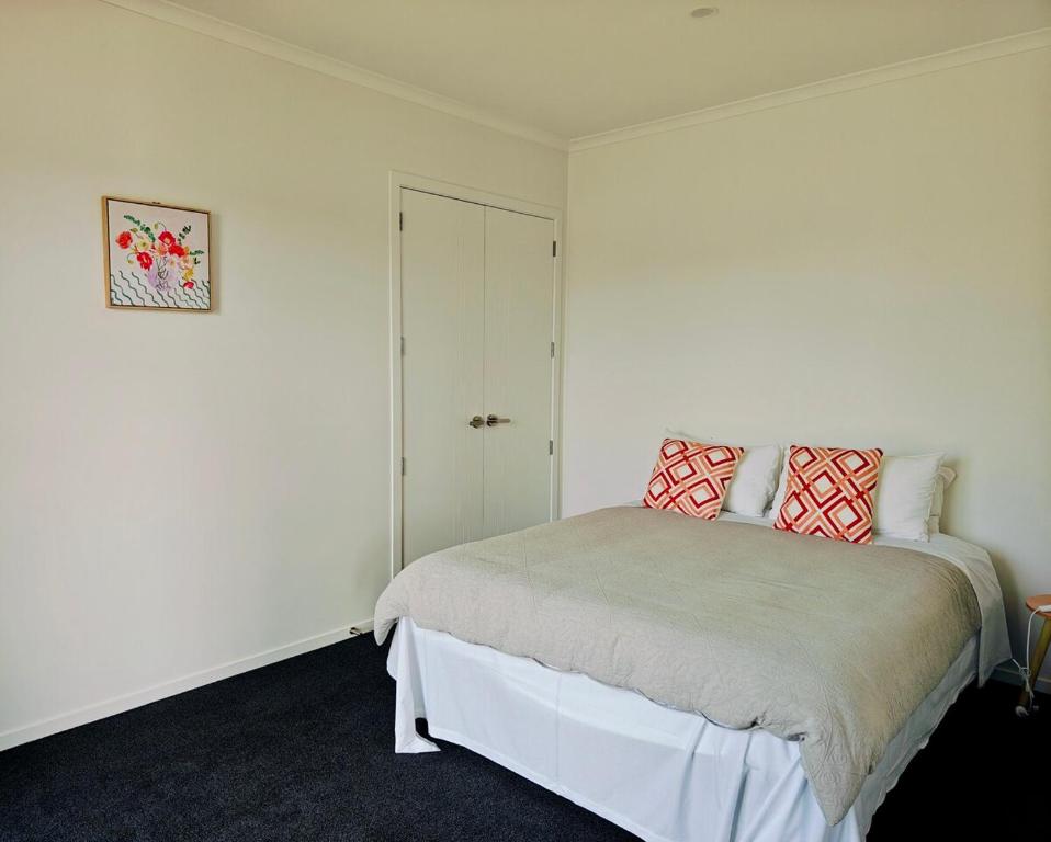 Spacious Getaway in Cambridge - 4 Bedrooms House with 3 bathrooms - Resim 7