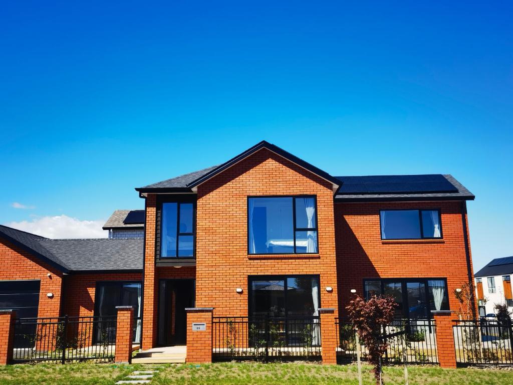 Spacious Getaway in Cambridge - 4 Bedrooms House with 3 bathrooms - Resim 10
