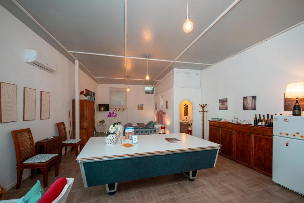 A seating area at Villa Punta del Sole