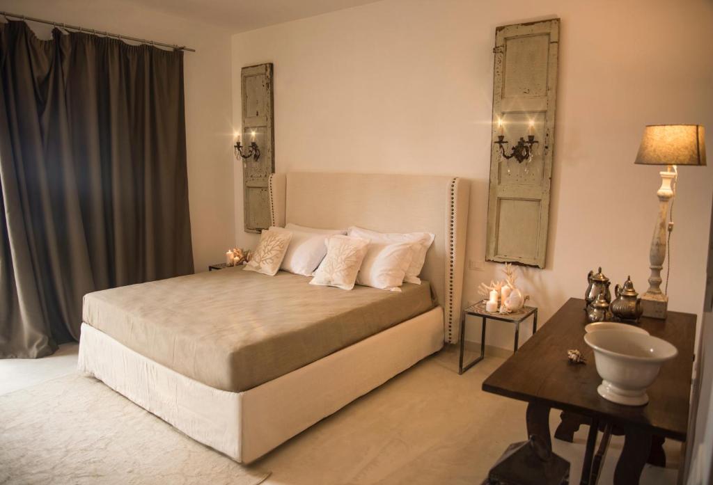 Postel nebo postele na pokoji v ubytování Scilla Maris Charming Suites