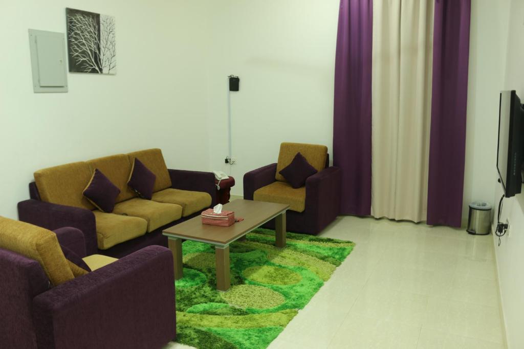 TV a/nebo společenská místnost v ubytování Al Karam Hotel Apartment