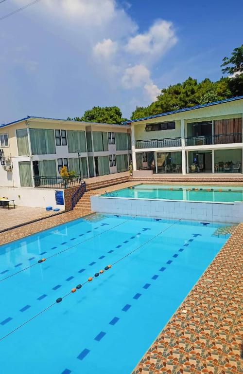 a swimming pool in front of a building at Brilliant Sky in Tagaytay