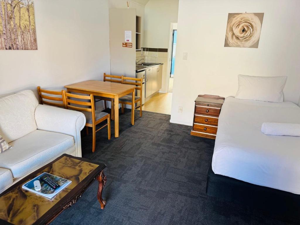 Postel nebo postele na pokoji v ubytování Apex On Fenton Motel
