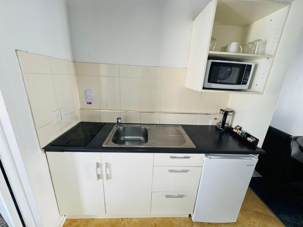 Kuchyň nebo kuchyňský kout v ubytování Apex On Fenton Motel
