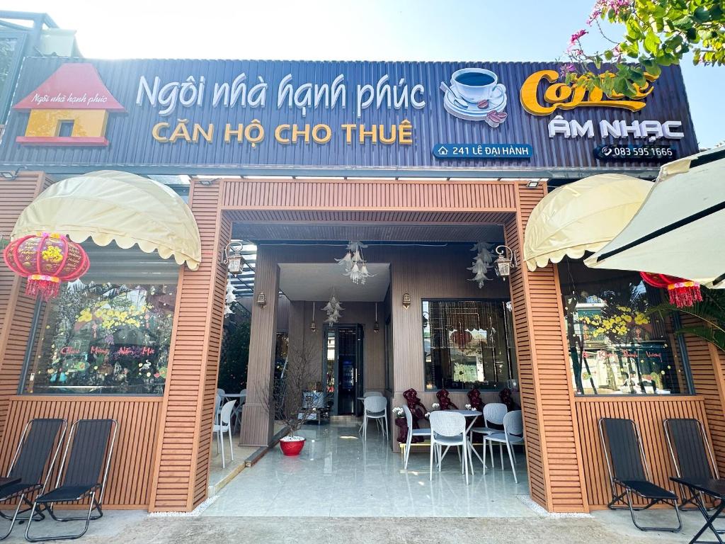 a restaurant with tables and chairs outside of it at Ngôi Nhà Hạnh Phúc in Plei Kêp