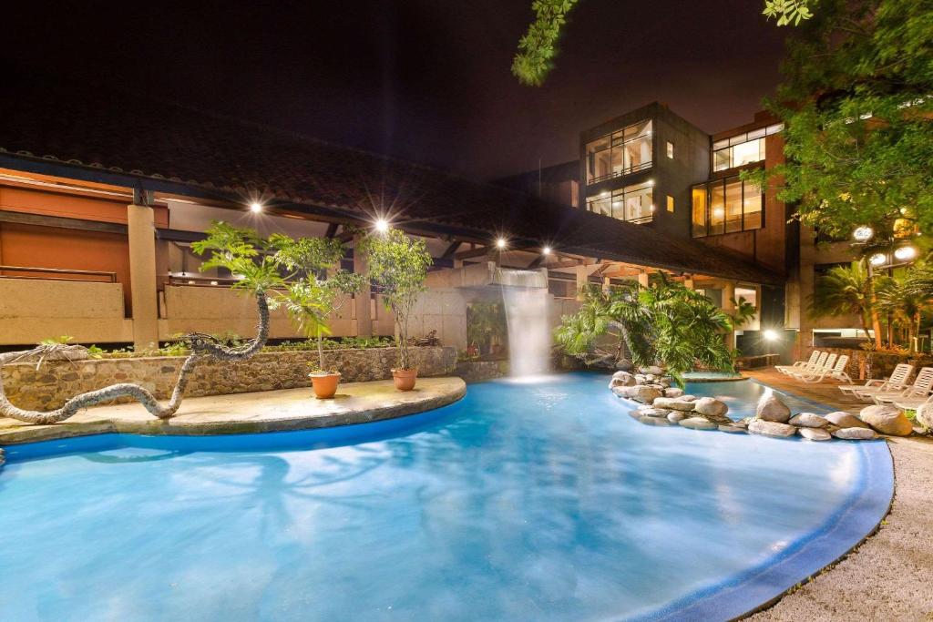 Bazén v ubytování Radisson San Jose-Costa Rica nebo v jeho okolí