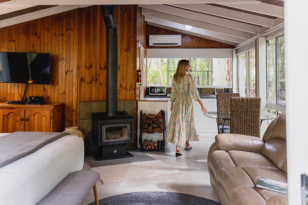 TV a/nebo společenská místnost v ubytování Kondalilla Eco Resort